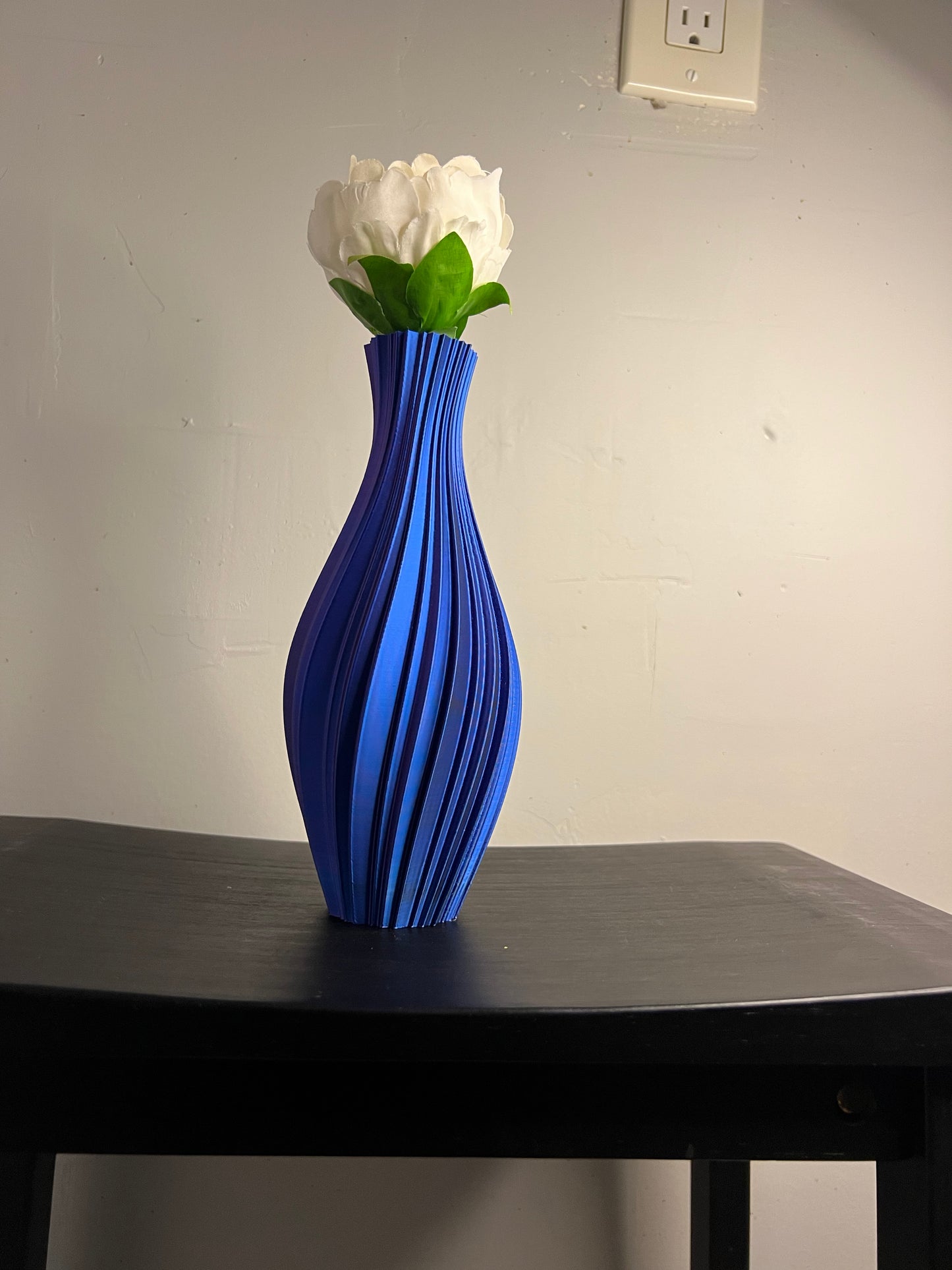 Spiral Vase – Modern 3D Printed Home Decor